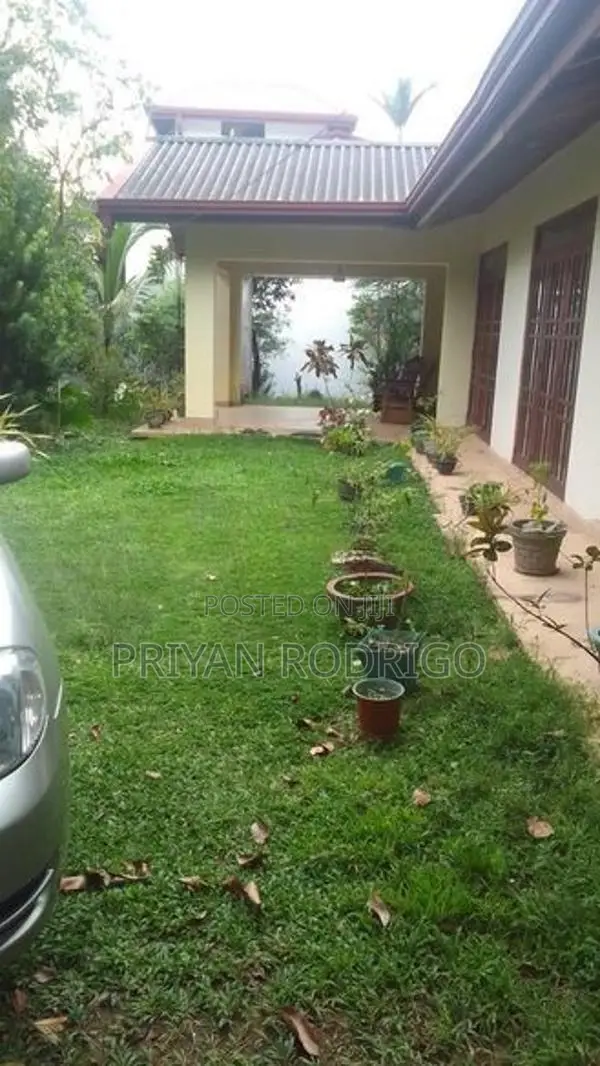 Kandana Hapugoda 03 Bed Room House on 33.2 Perches of Land for Sale