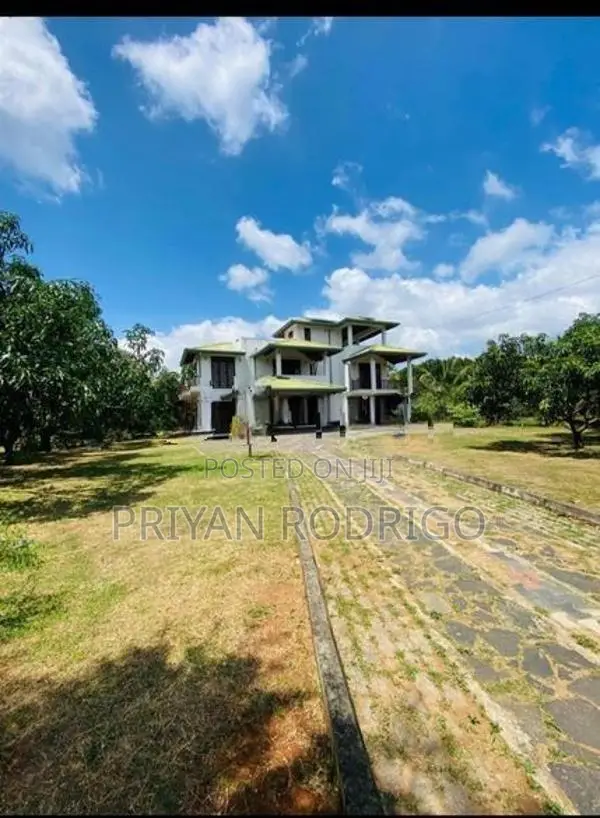 Galewela, Daduyaya 03 Storied House on 100 Perches for Sale