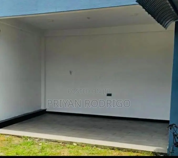 Wattala Hunupitiya - 02 Bedrooms House on 7.63 Perches of Land for Sal