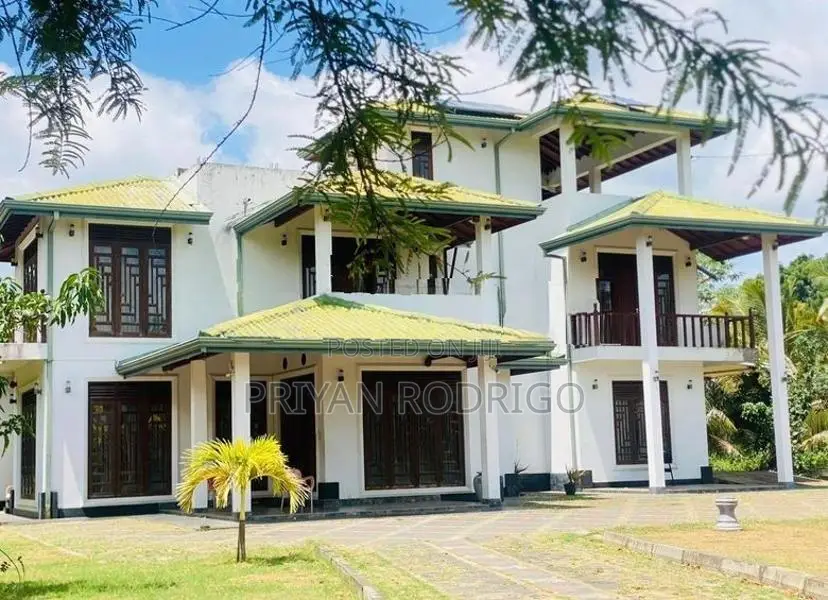 Galewela, Daduyaya 03 Storied House on 100 Perches for Sale