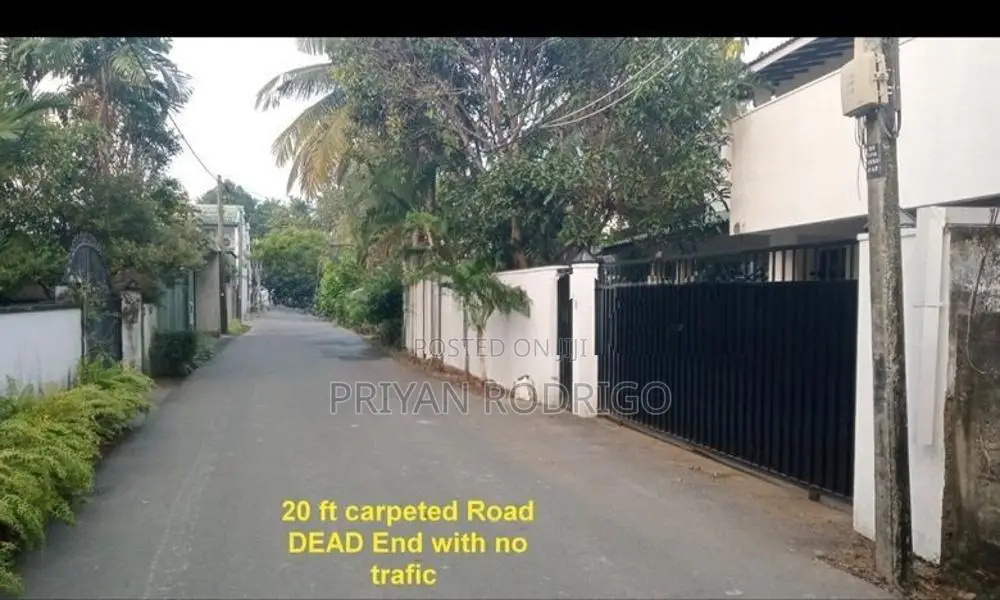 Boralesgamuwa - Abeyratne Mw 05 BR House on 15 Perches of Land for Sal