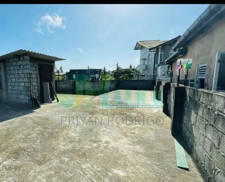 Wattala Hunupitiya - 02 Bedrooms House on 7.63 Perches of Land for Sal
