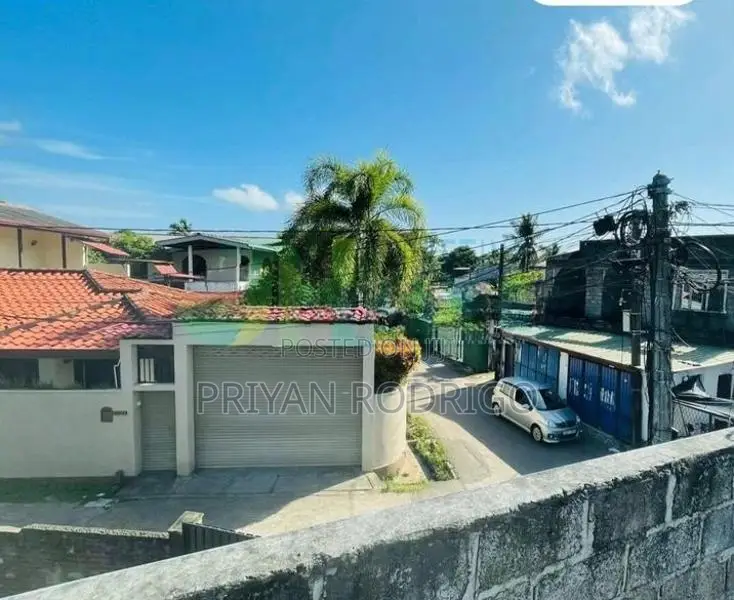 Wattala Hunupitiya - 02 Bedrooms House on 7.63 Perches of Land for Sal