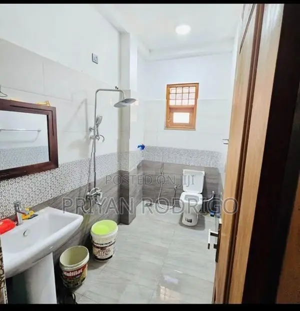 Wattala Hunupitiya - 02 Bedrooms House on 7.63 Perches of Land for Sal
