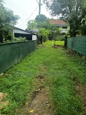 13.3 Perch Valuable Land with a Livable House for Sale in Molpe Moratu