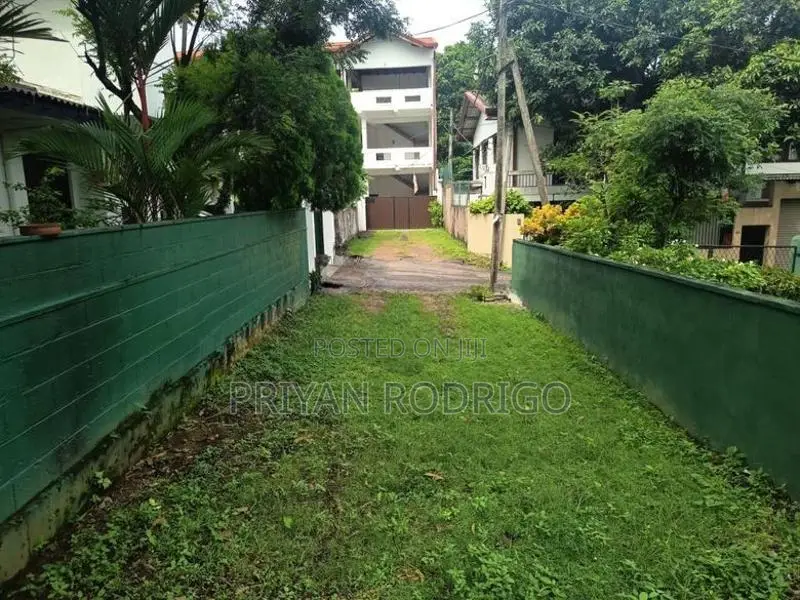 13.3 Perch Valuable Land with a Livable House for Sale in Molpe Moratu