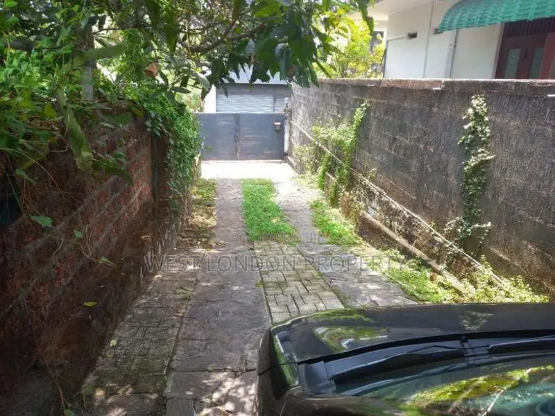 Land with Prime House for Sale in Kottawa!