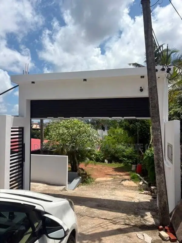 Spacious 3-Bedroom House for Rent – Wickramasinghepura