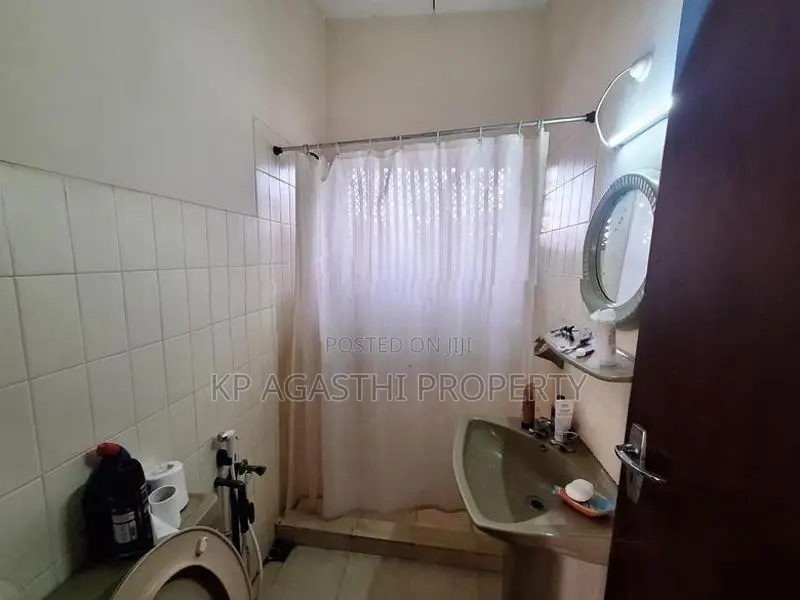 Super Land with House for Sale in Colombo 5