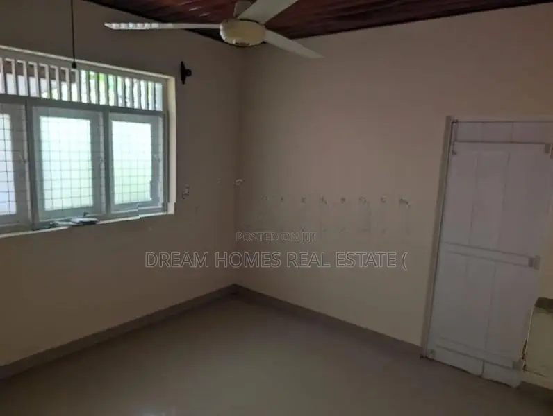 Spacious 6-Bedroom Single-Storey House for Rent – Kalubowila