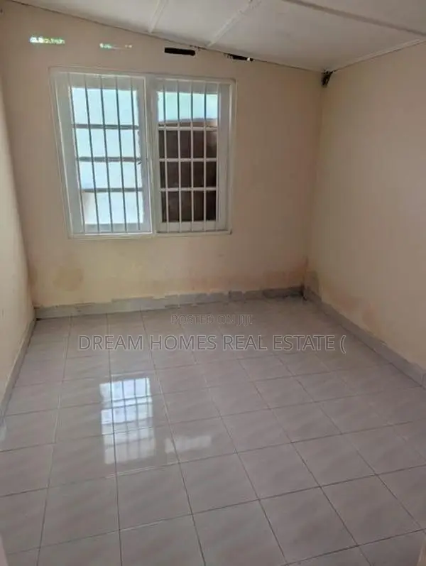 Spacious 6-Bedroom Single-Storey House for Rent – Kalubowila