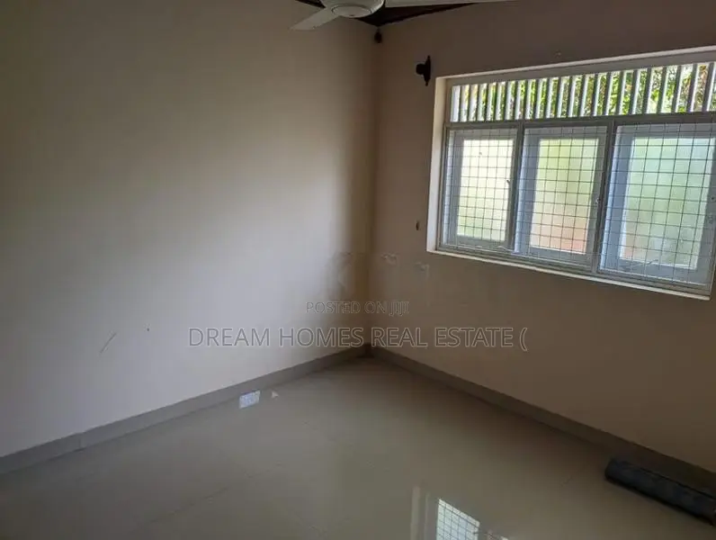 Spacious 6-Bedroom Single-Storey House for Rent – Kalubowila