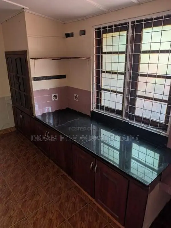 Spacious 6-Bedroom Single-Storey House for Rent – Kalubowila