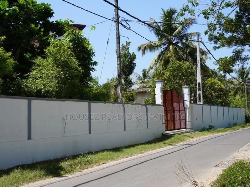 Fully Furnished 6-Bedroom Villa for Rent or Lease in Weligama