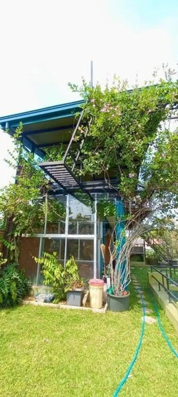 Designed Luxury Home with Rooftop Garden – Battaramulla