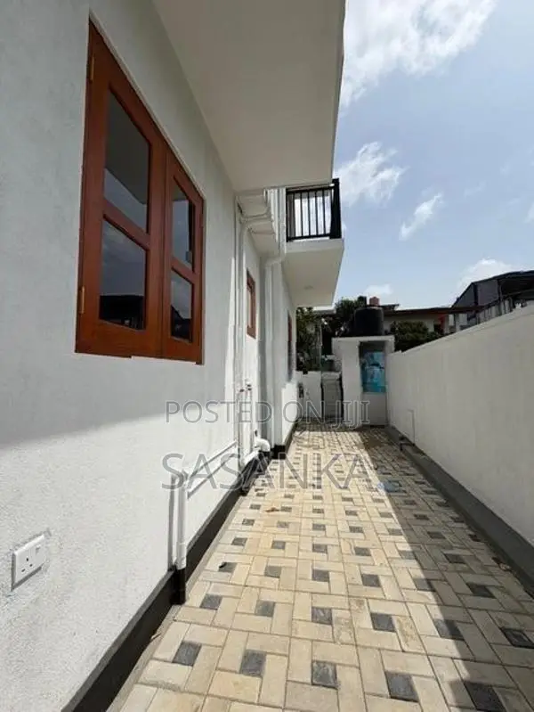 Boralesgamuwa Brand New Modern Luxury House for Sale