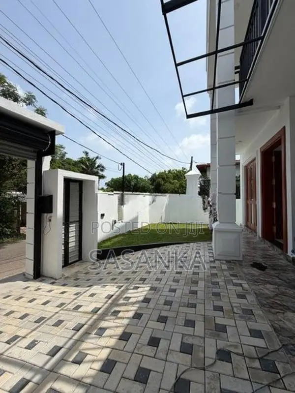 Boralesgamuwa Brand New Modern Luxury House for Sale