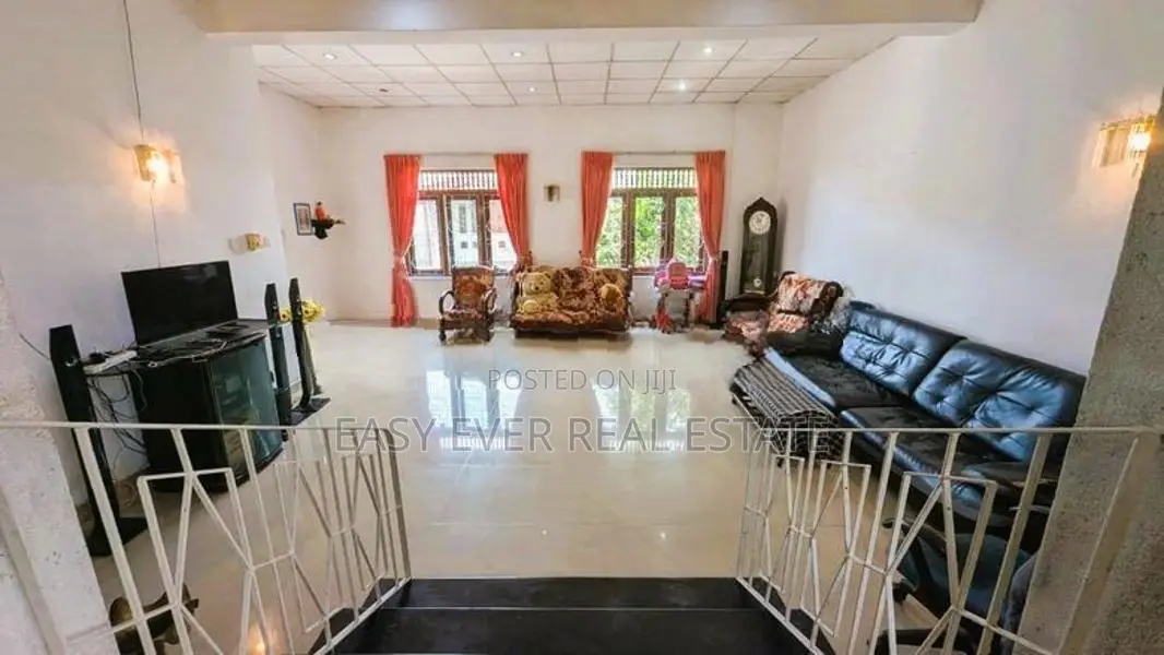 කඩවත – දෙමහල් නිවස සහිත වයාපාරික ඉඩම /HS 12551