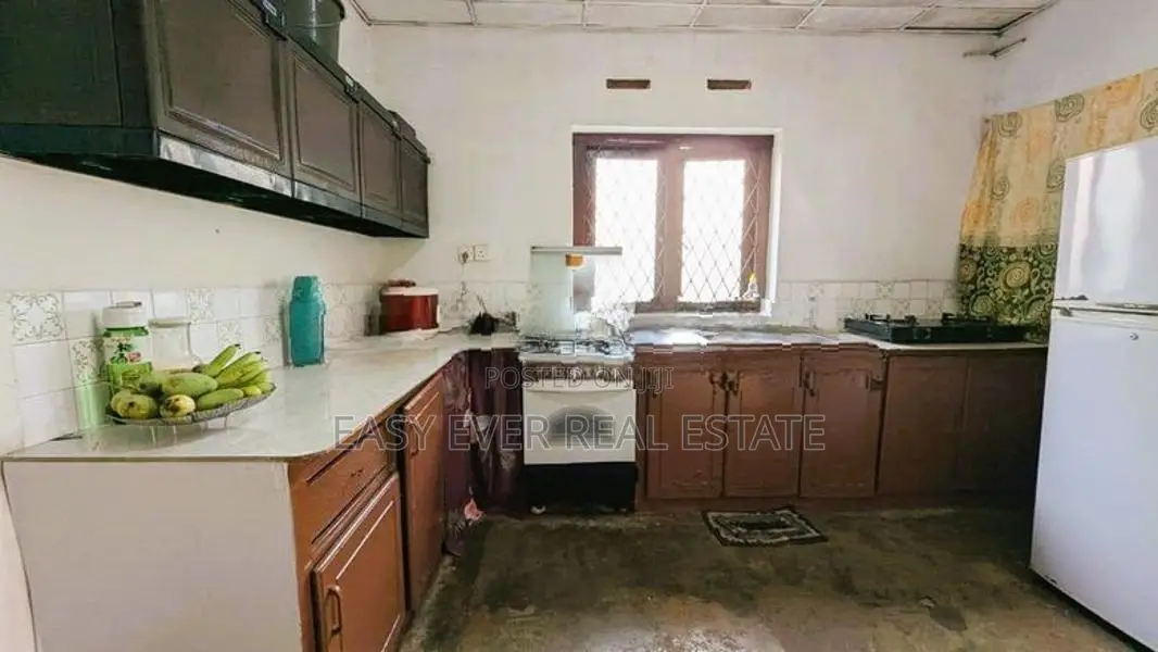කඩවත – දෙමහල් නිවස සහිත වයාපාරික ඉඩම /HS 12551