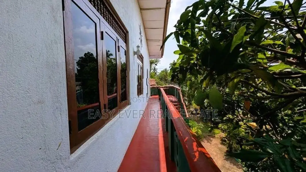 කඩවත – දෙමහල් නිවස සහිත වයාපාරික ඉඩම /HS 12551