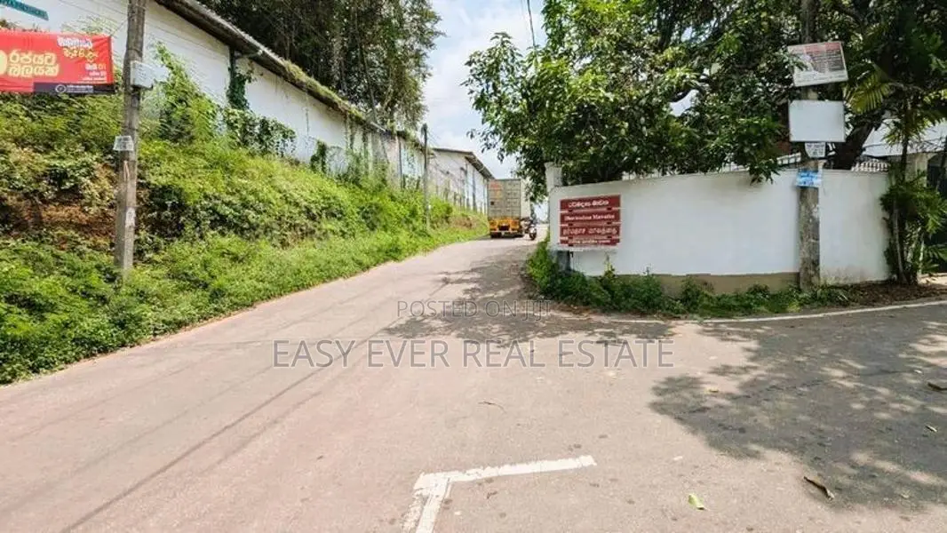 කඩවත – දෙමහල් නිවස සහිත වයාපාරික ඉඩම /HS 12551