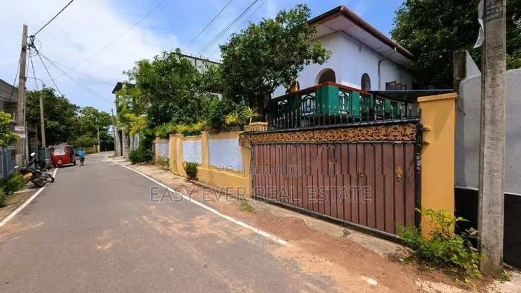 කඩවත – දෙමහල් නිවස සහිත වයාපාරික ඉඩම /HS 12551