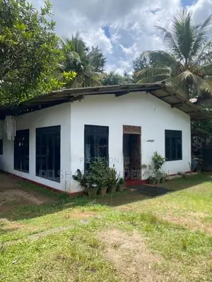 Padukka 124 බස් පාරට මුහුණලා නිවසක් විකිණීමට