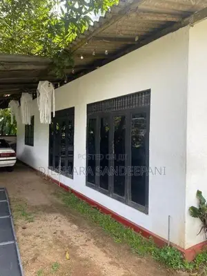 Padukka 124 බස් පාරට මුහුණලා නිවසක් විකිණීමට