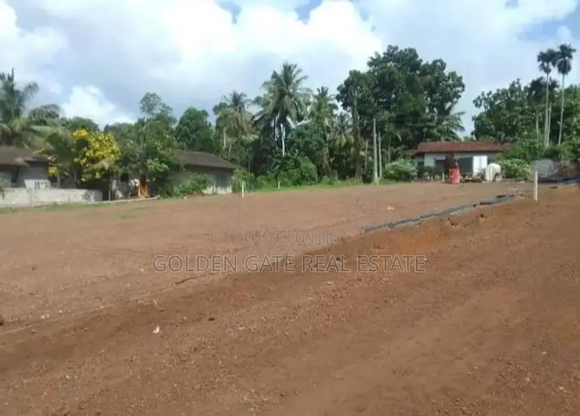 ඉඩමක් විකිණීමට ගම්පහ