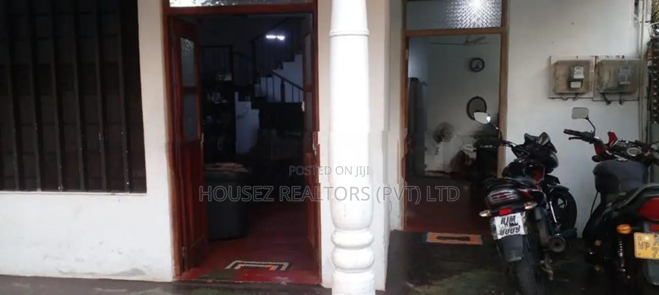 Two-Storey Family House for Sale in Honnanthara, Kesbewa