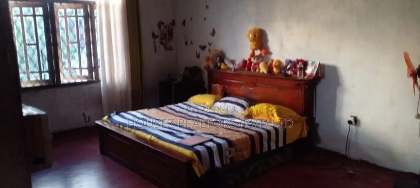 Two-Storey Family House for Sale in Honnanthara, Kesbewa