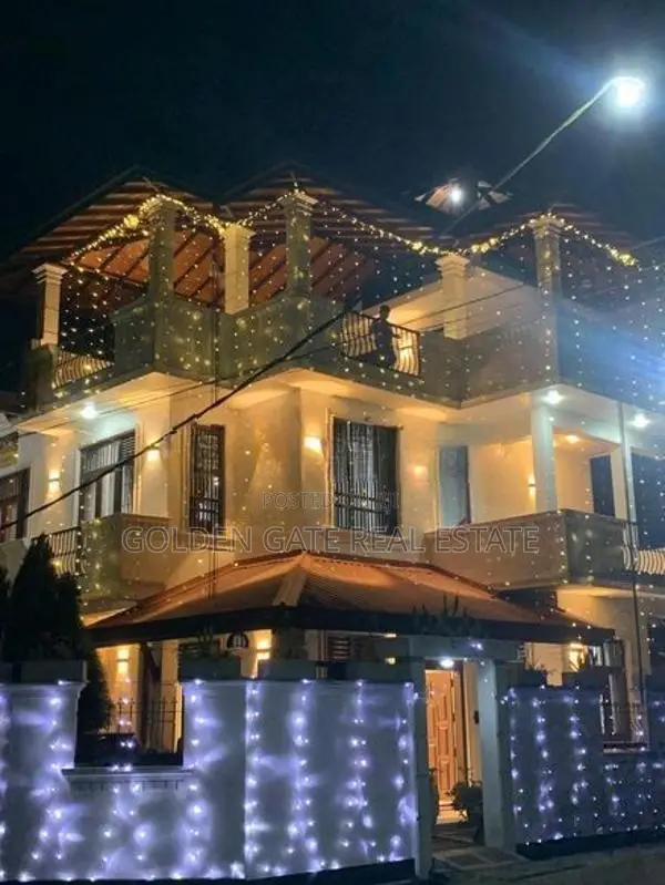 Luxury 3 Stoey Modern Home for Sale in Yakkala, Gampaha