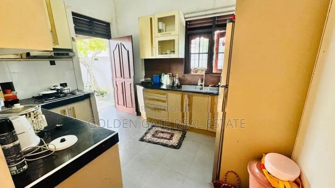 Luxury 3 Stoey Modern Home for Sale in Yakkala, Gampaha