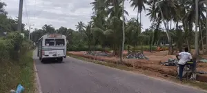 නයිවල දිවුලපිටිය පාරට මුහුනලා බිම්කොටස්