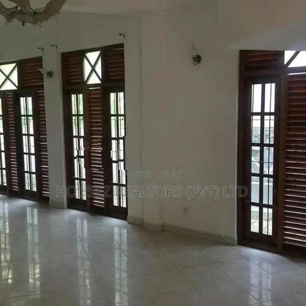 3-Storey Apartment Building for Sale in Karapitiya, Galle
