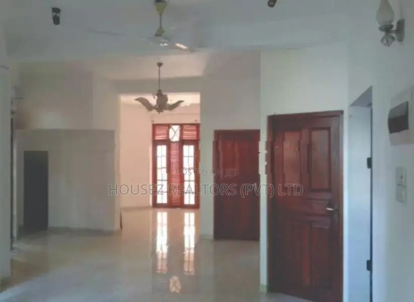 3-Storey Apartment Building for Sale in Karapitiya, Galle