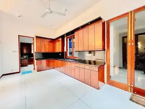Home with Rooftop Entertainment Area – Kotte