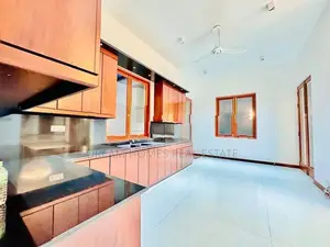 Home with Rooftop Entertainment Area – Kotte