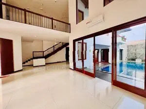 Home with Rooftop Entertainment Area – Kotte