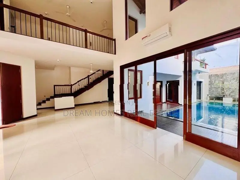Home with Rooftop Entertainment Area – Kotte