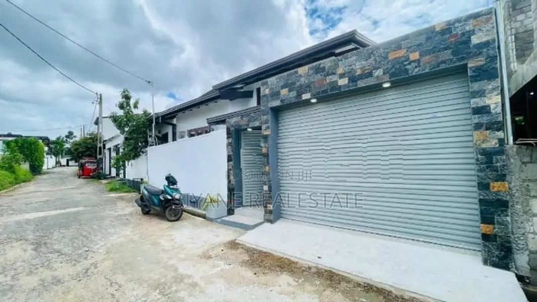 Beautiful Architecturally Designed Newly House for Sale in Athurugiriy