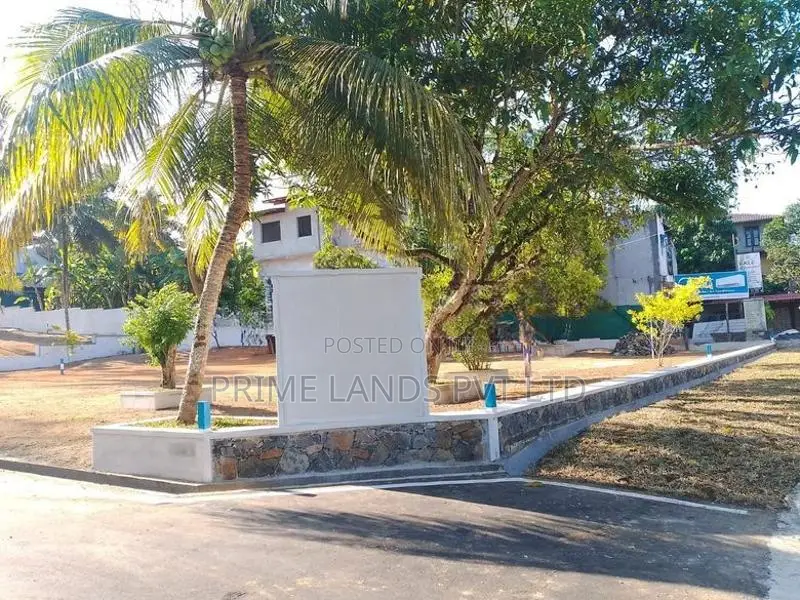 Baddegama Road Face Lands