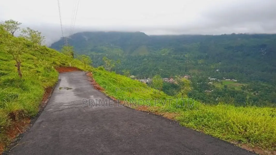 Pudaluoya ඉඩමක්