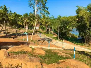 Lake View Lands in Makawita
