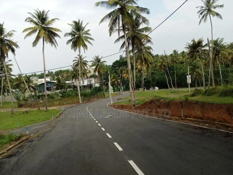 Lands Plots in Near Kamburugamuwa