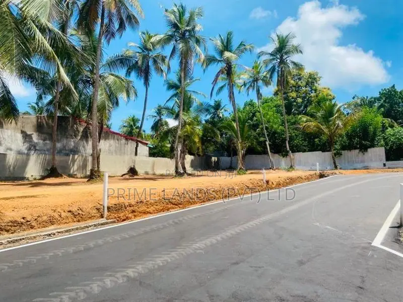 රිලඋල්ල - බටගම පල්ලිය පාරෙන් සුපිරි බිම්කොටස්