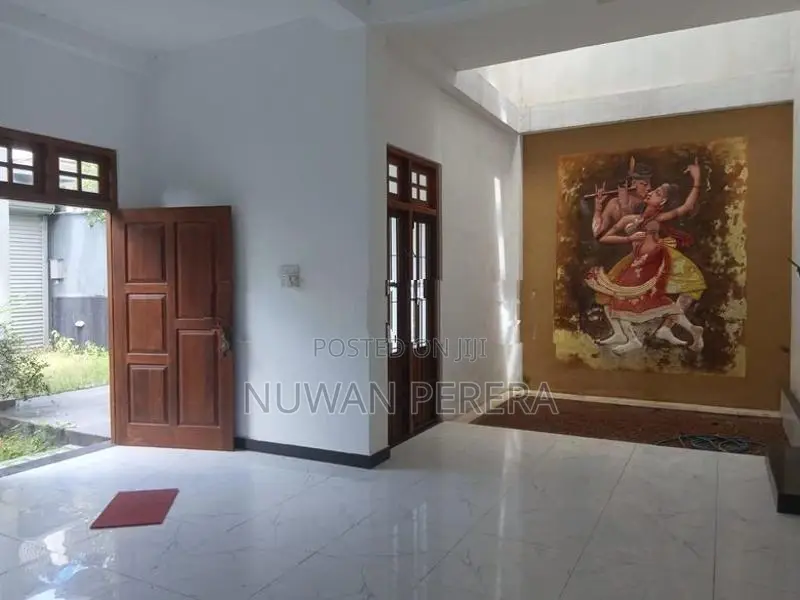 Piliyandala Kasbewa 3 storey 5 br house for sale .