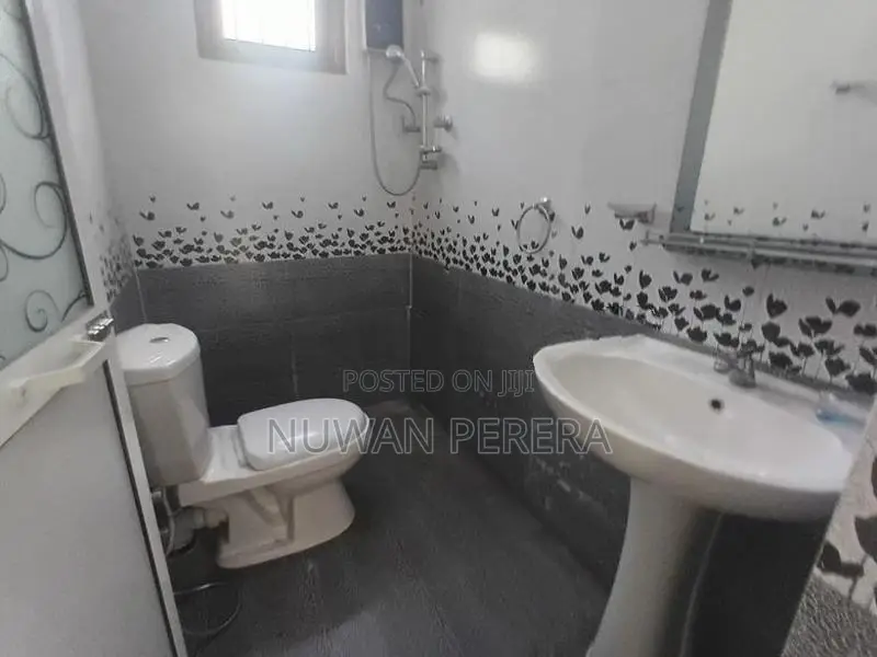 Piliyandala Kasbewa 3 storey 5 br house for sale .