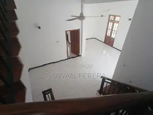Piliyandala Kasbewa 3 storey 5 br house for sale .