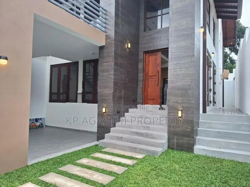 Newly House for Sale in Battaramulla